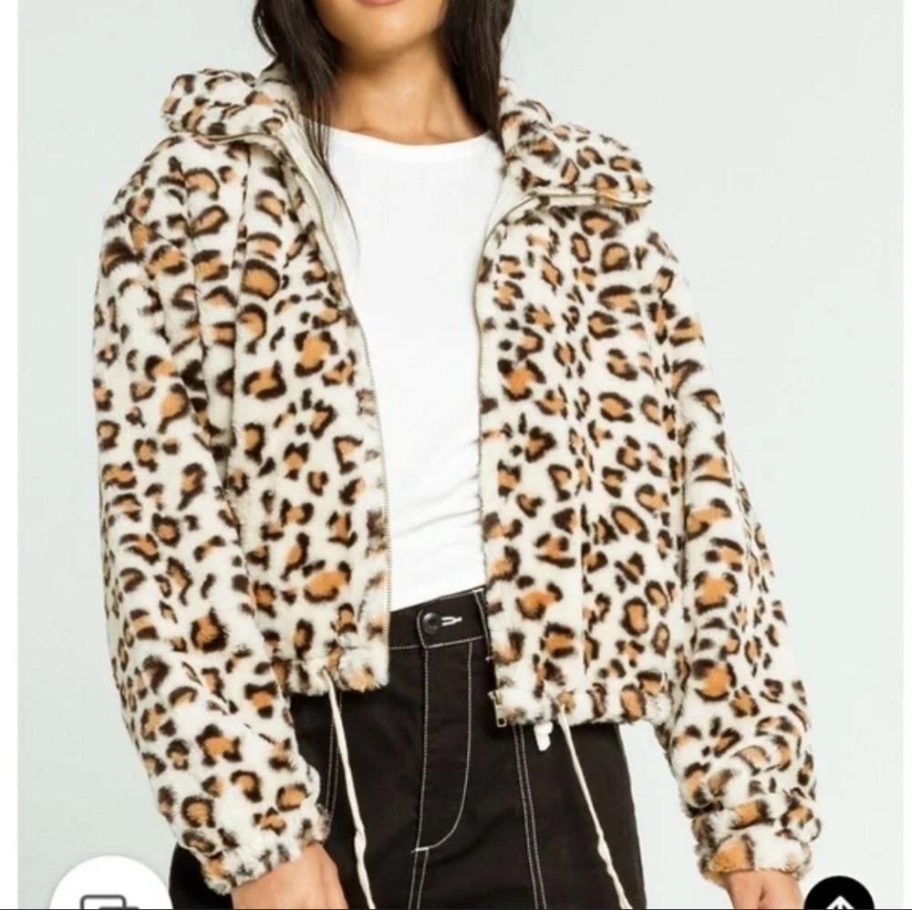Know One Cares Leopard Print Super Soft Zip up Teddy Coat EUC size Small